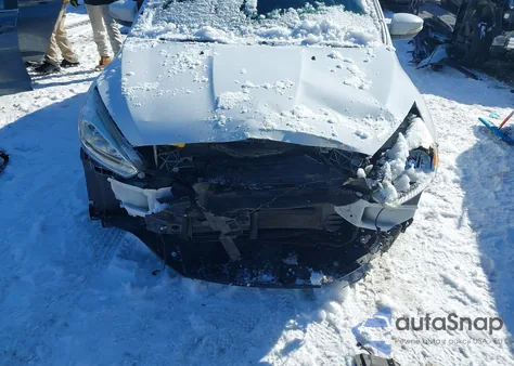 2015 Ford Focus Se z USA, uszkodzony, nr VIN 1FADP3K25FL338049